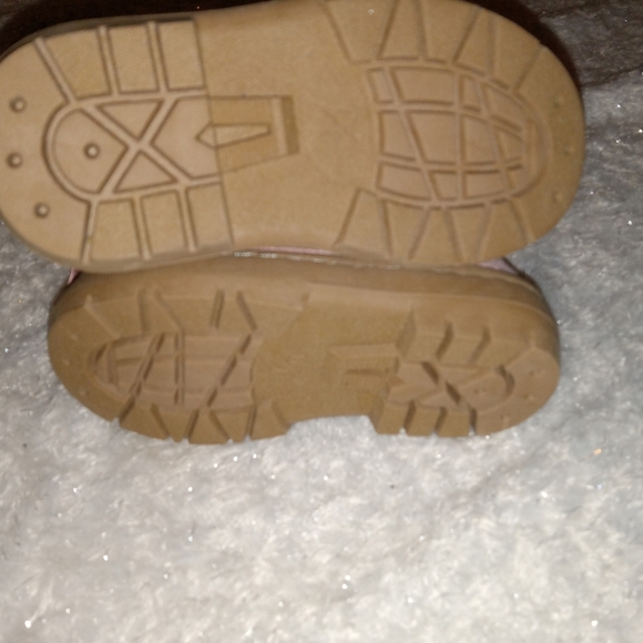 Aldi NWOT Pink & Gold Heart Faux Fur Boots size 7/8 - Picture 5 of 6